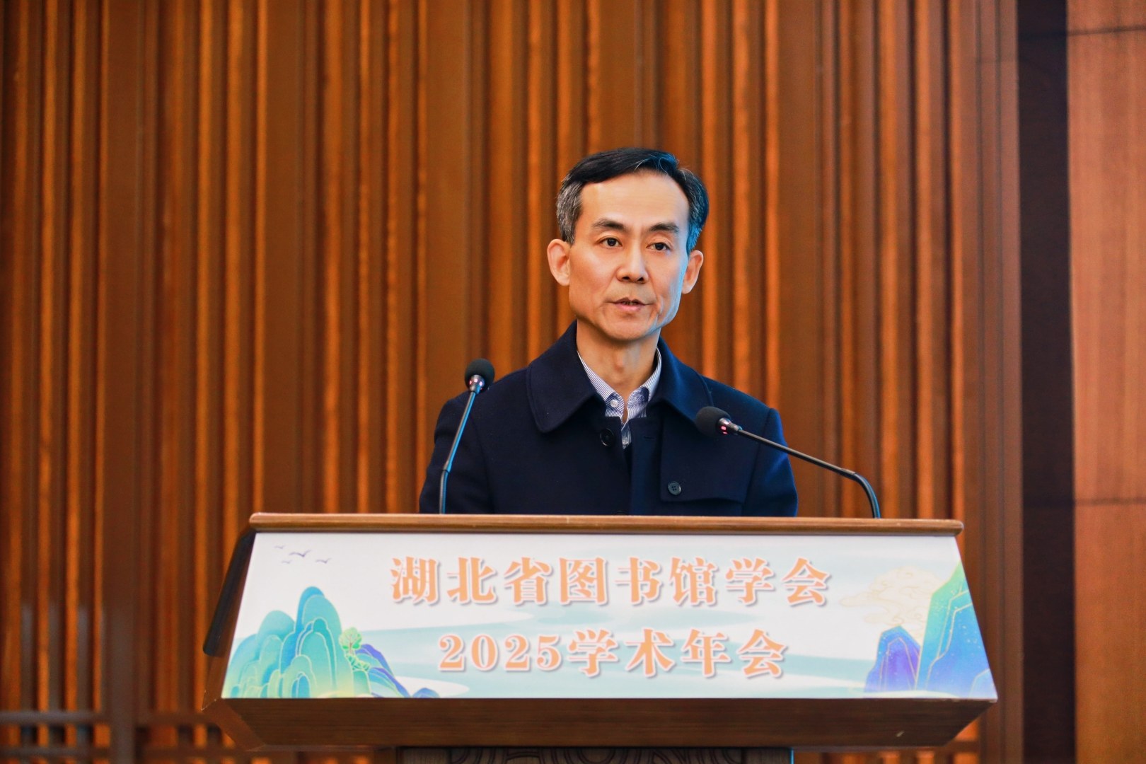 6.刘伟成作学会工作报告.jpg